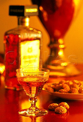 Bottle and glass of Amaretto