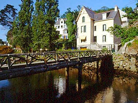 House and footbridge Pont Aven  Finistre France   Brittany