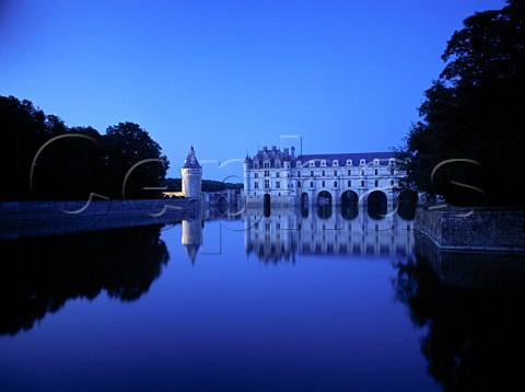 Chenonceau Chteau on the River Cher at dusk   Chenonceaux IndreetLoire France