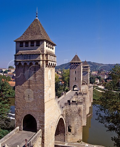 The Fortified Pont Venentr built in the 14th century spanning the river Lot with Cahors beyond  Lot France MidiPyrnes
