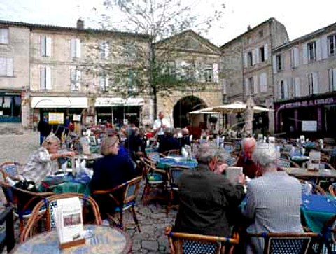 Lunchtime diners in the square of Stmilion   Gironde France