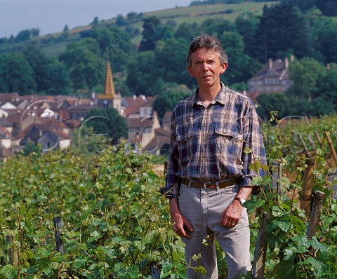JeanCharles le Bault de la Morinire in his vineyard on the hill of Corton his 95 hectares of Chardonnay make Domaine Bonneau du Martray the most important producer of CortonCharlemagne  PernandVergelesses Cte dOr France Cte de Beaune Grand Cru
