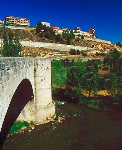 Bridge over the Duero River at Roa del Duero   Castilla y Len Spain    Ribera del Duero