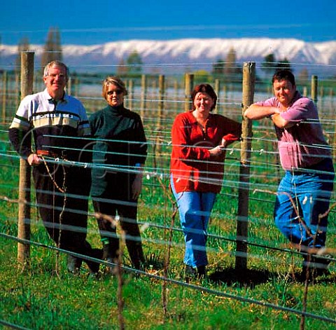 Geoff and Wendy Hinton Nicola Sharp and   Charles Finny of Kawarau Estate Cromwell   New Zealand   Central Otago