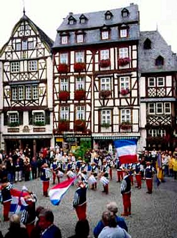 Dutch music troupe in the market square of   Bernkastel Germany    Mosel