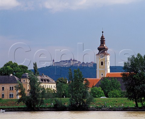 Church at Mautern an der Donau with Gttweig Abbey in the distance   Niedersterreich Austria    Wachau  Kremstal