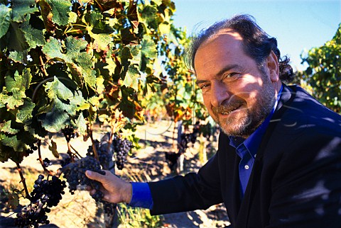 Michel Rolland in vineyard of Chteau le   Bon Pasteur Pomerol Gironde France  Pomerol  Bordeaux