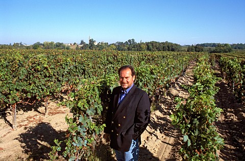 Michel Rolland in vineyard of Chteau le   Bon Pasteur Pomerol Gironde France  Pomerol  Bordeaux