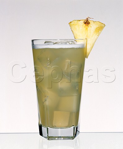 Cocktail Pineapple Fizz   Glass Highball