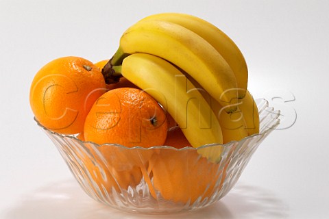 Fruit bowl with oranges and bananas