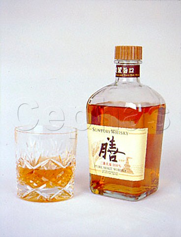 Bottle and glass of Suntory Zen malt whisky    Japan