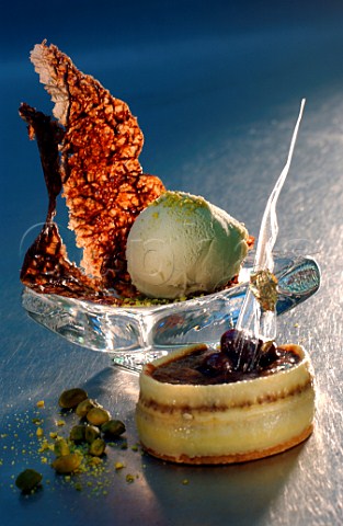 Dessert Pistachio icecream with banana biscuit