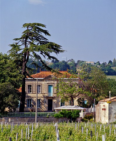 Chteau Rouselle seen across its vineyards Plassac  Gironde France Ctes de Bourg  Bordeaux