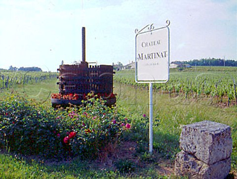 Sign for Chteau Martinat and its vineyards near   Lansac  Gironde France     Ctes de Bourg  Bordeaux