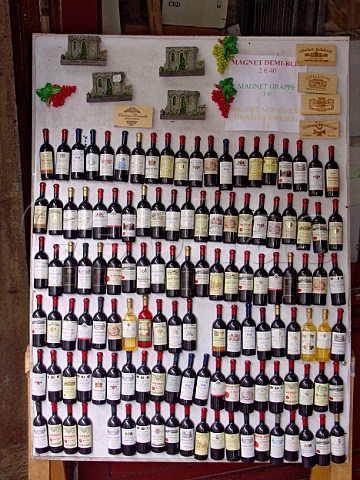 Wine bottle fridge magnets on sale in Stmilion   Gironde France  Stmilion  Bordeaux