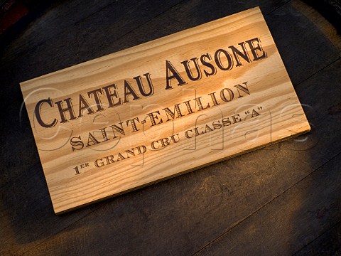 Top from Chteau Ausone wooden wine case   Stmilion  Bordeaux