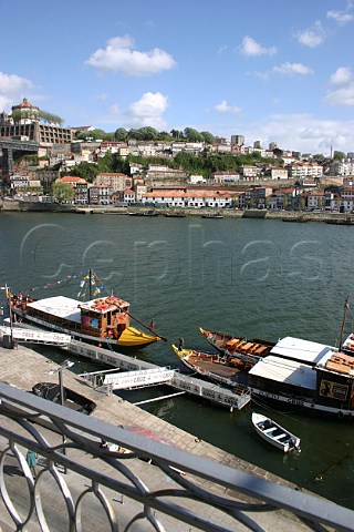 Praa da Ribeira towards the Ponte D Lus bridge   by Gustav Eiffel and the adjacent quayside of Vila   Nova de Gaia Porto Portugal