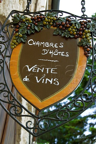 Sign for sale of wine outside Chambres dHtes bed   and breakfast La Cl des Vignes   PulignyMontrachet Cte dOr France