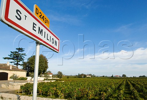 Road sign by Chteau La Couspaude on the D243 into   Saintmilion Gironde France   Stmilion    Bordeaux