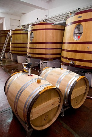 Filling new oak barrels with the 2006 wine at   Chteau Ausone Saintmilion Gironde France    Stmilion  Bordeaux
