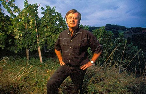 Gerhard Wohlmuth in vineyard of Weingut Wohlmuth Fresing Sdsteiermark Austria