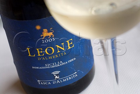 Bottle and glass of Sicilian Leone dAlmerita white wine