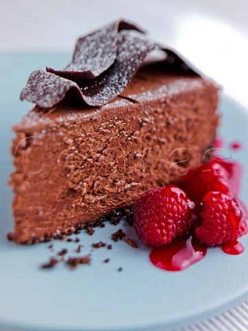 Chocolate cheesecake with raspberries