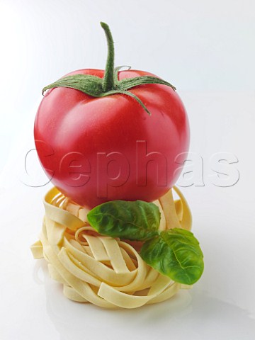 Tagliatelle with tomato and basil