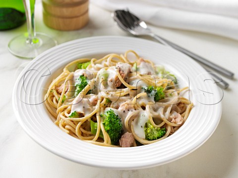 Tuna with wholewheat spaghetti and broccoli
