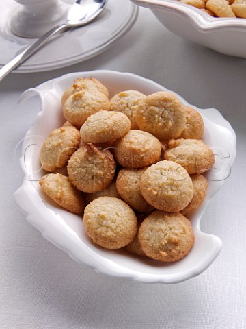 Mini amaretti in a table setting