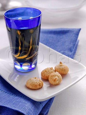 Mini amaretti in a table setting