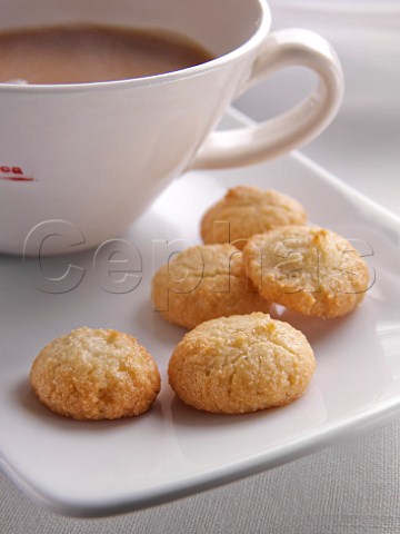 Coffee with mini amaretti