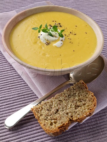 Haricot bean soup with granary bread