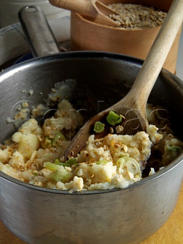 A saucepan of scottish skirlie mashed oats