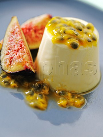 Panna cotta with passion fruit and figs