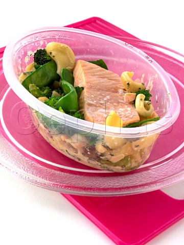 Salmon and pasta microwave meal