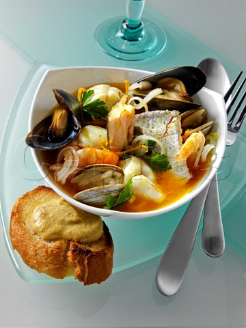 Bouillabaisse with toasted bread