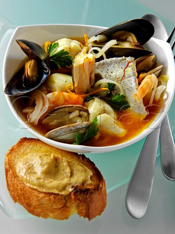 Bouillabaisse with toasted bread