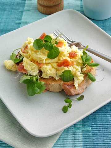 Scrambled egg with bacon on toast