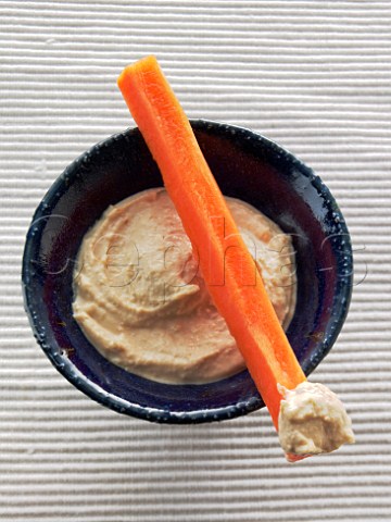 Houmous with carrot crudit