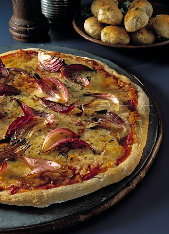 Red onion pizza