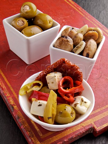 Grilled mushrooms and peppers with olives and feta cheese