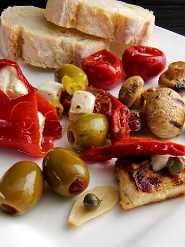 Grilled mushrooms and peppers with olives and white crusty bread