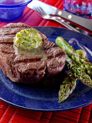 Fillet steak with grilled asparagus