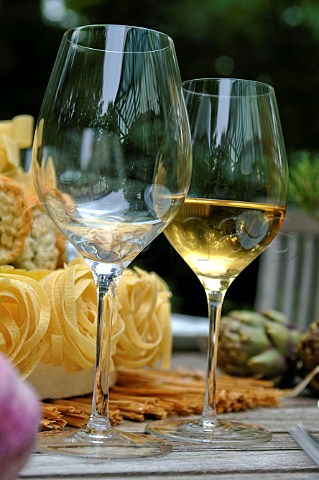 Wine glasses with pasta table decoration