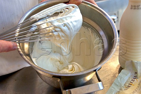 White chocolate mousse mix