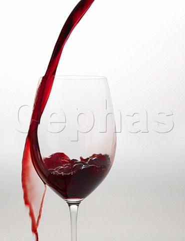 Spilling red wine when pouring a glass