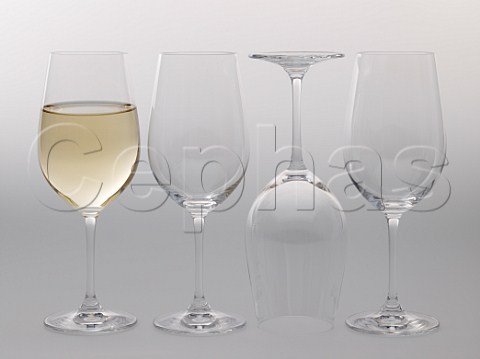 4 Riedel glasses with white wine