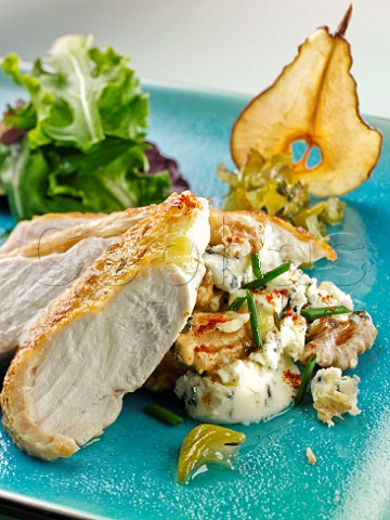 Chicken walnut dolce latte cheese and crispy pear salad