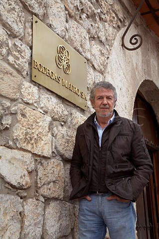 Mariano Garca outside the old stone winery of Bodegas Mauro in Tudela de Duero near Valladolid Castilla y Len Spain